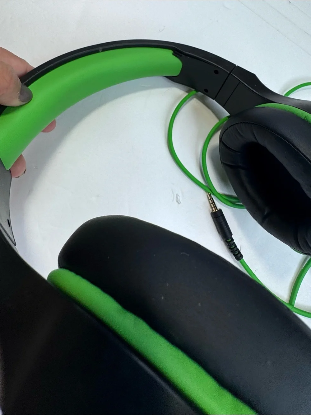 HP Wired Over-Ear Headphones Padded Black/Green 3.5mm Audio Jack Adjustable